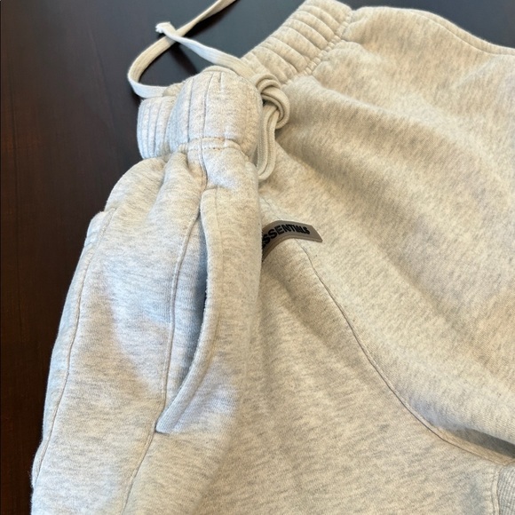 Fear of God Essentials Grey Men’s Sweat Shorts Size S NEW - Picture 10 of 16